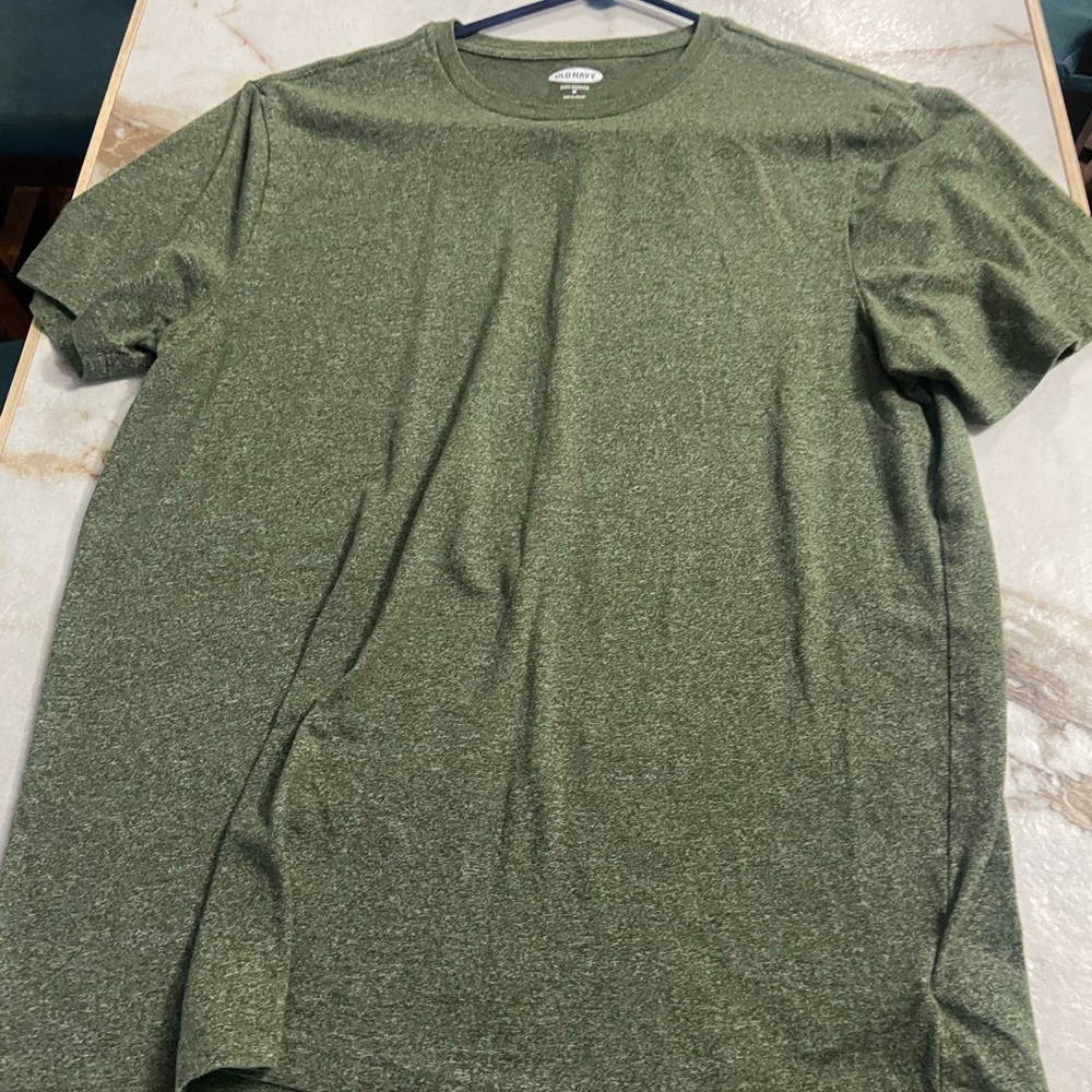 Mens Old Navy tshirt